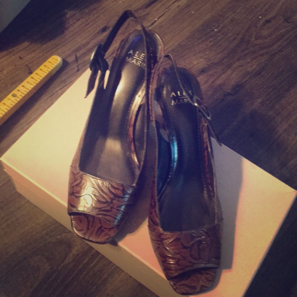 Alex Marie brown dress shoes